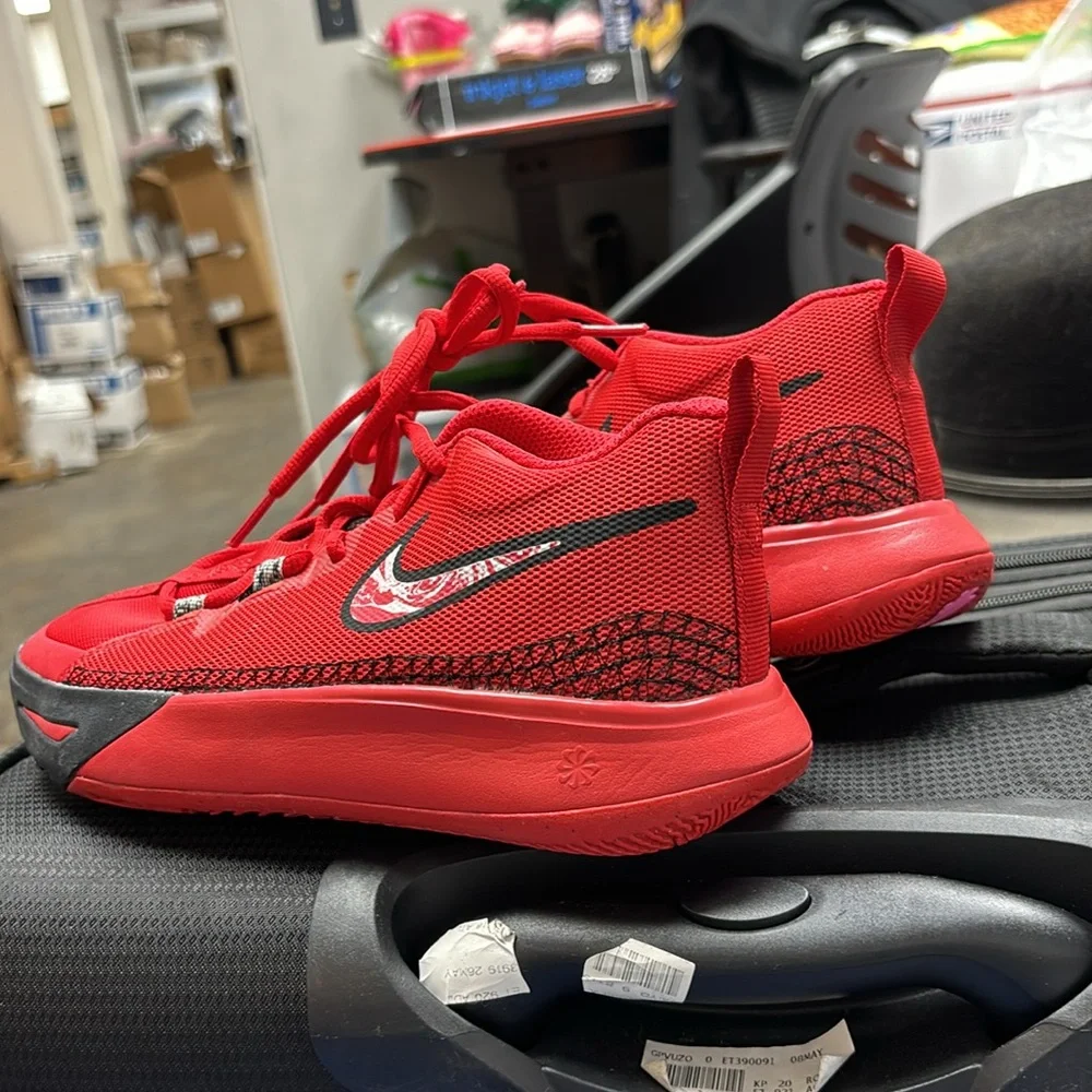 NWOB Nike Kyrie Flytrap 6 University Red DM1125-600 - Picture 2 of 4